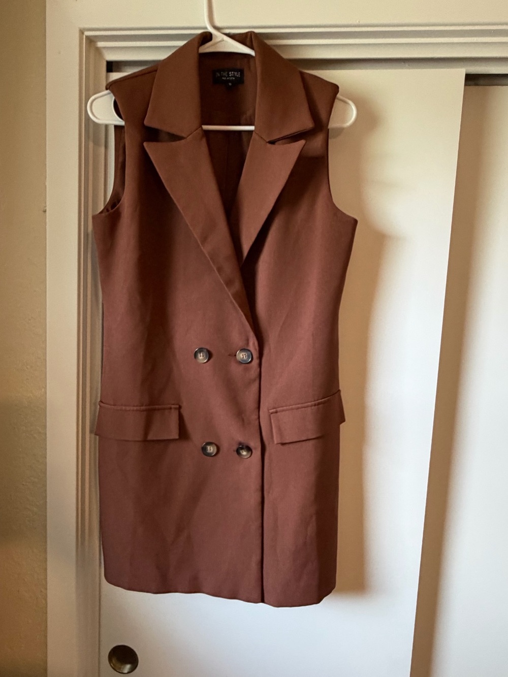 Sleeveless Double-Breasted Vest Blazer in Brown